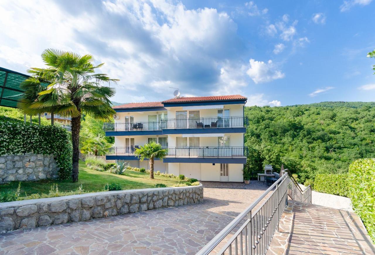 Apartments Marijana Ičići Buitenkant foto