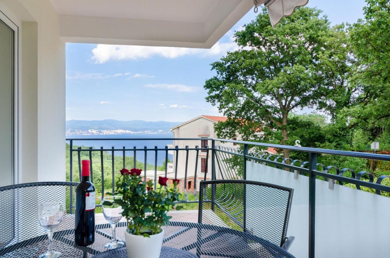 Apartments Marijana Ičići Buitenkant foto