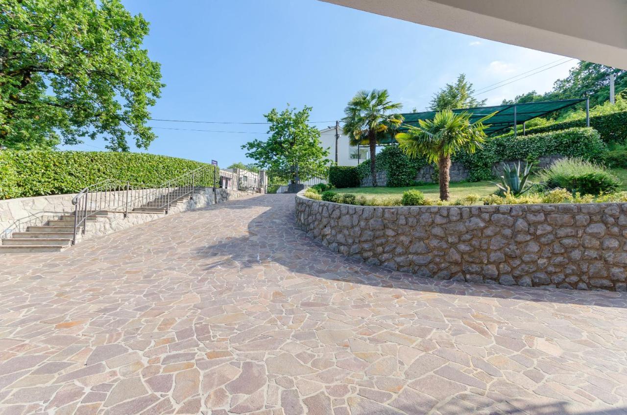 Apartments Marijana Ičići Buitenkant foto