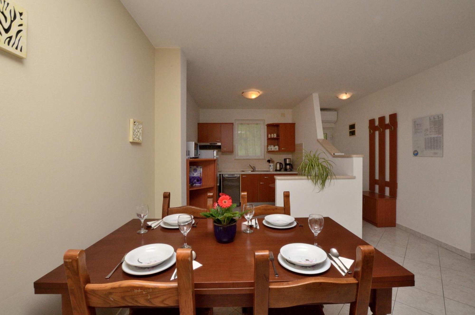 Apartments Marijana Ičići Buitenkant foto