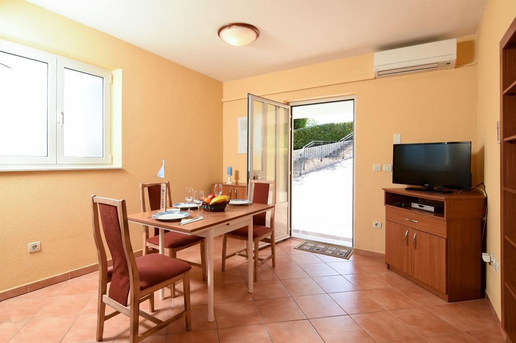 Apartments Marijana Ičići Buitenkant foto