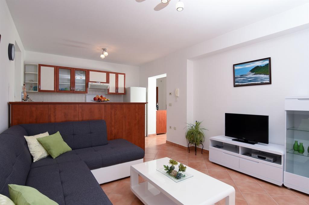 Apartments Marijana Ičići Buitenkant foto